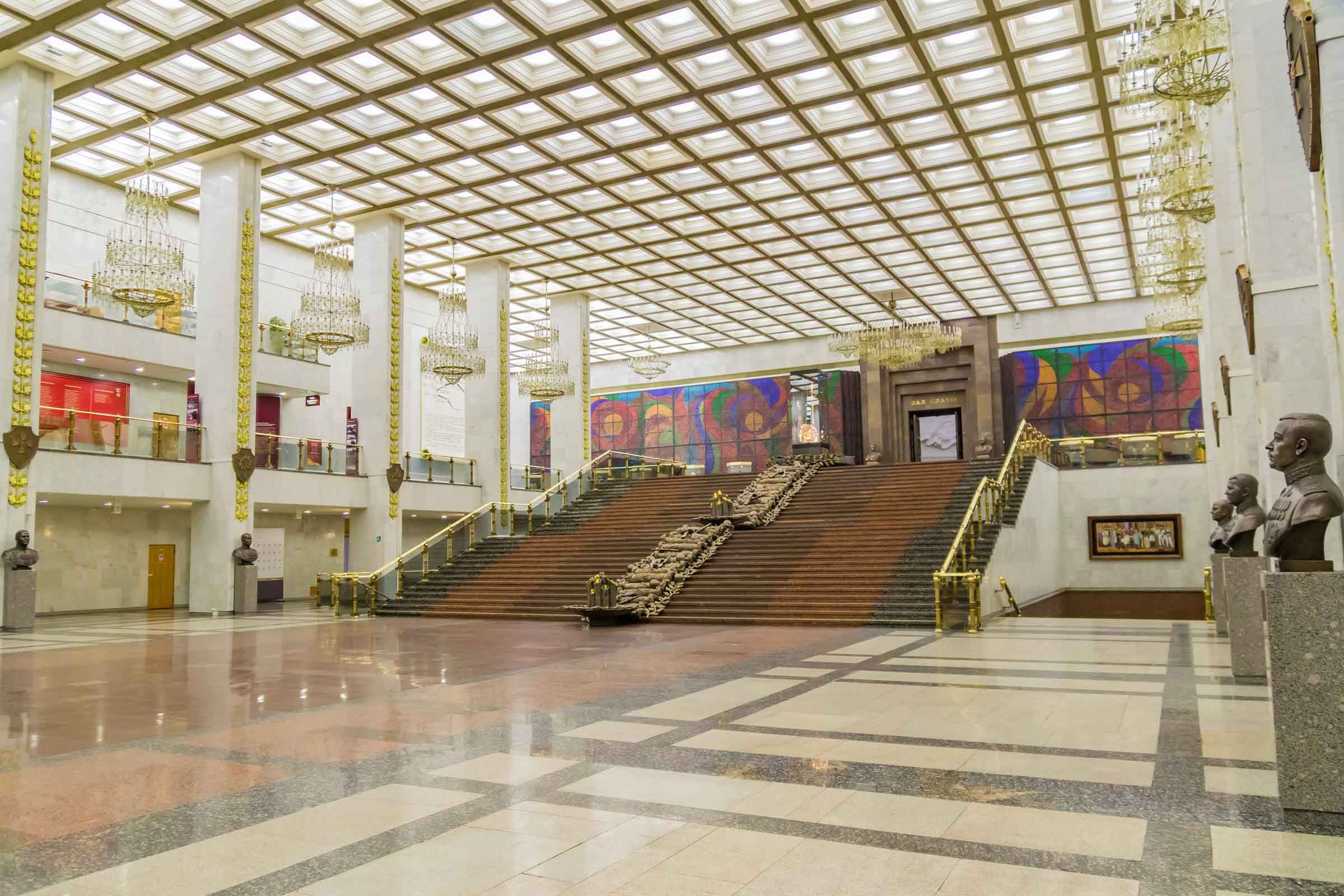 Играй в Москву: Путь Героя