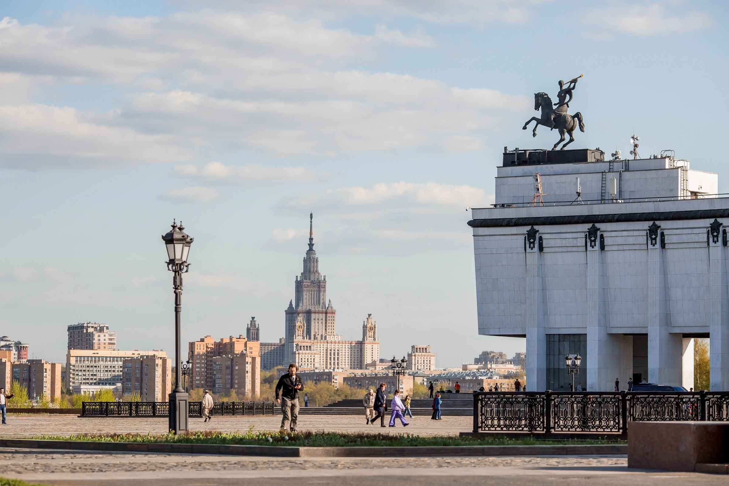 Играй в Москву: Путь Героя