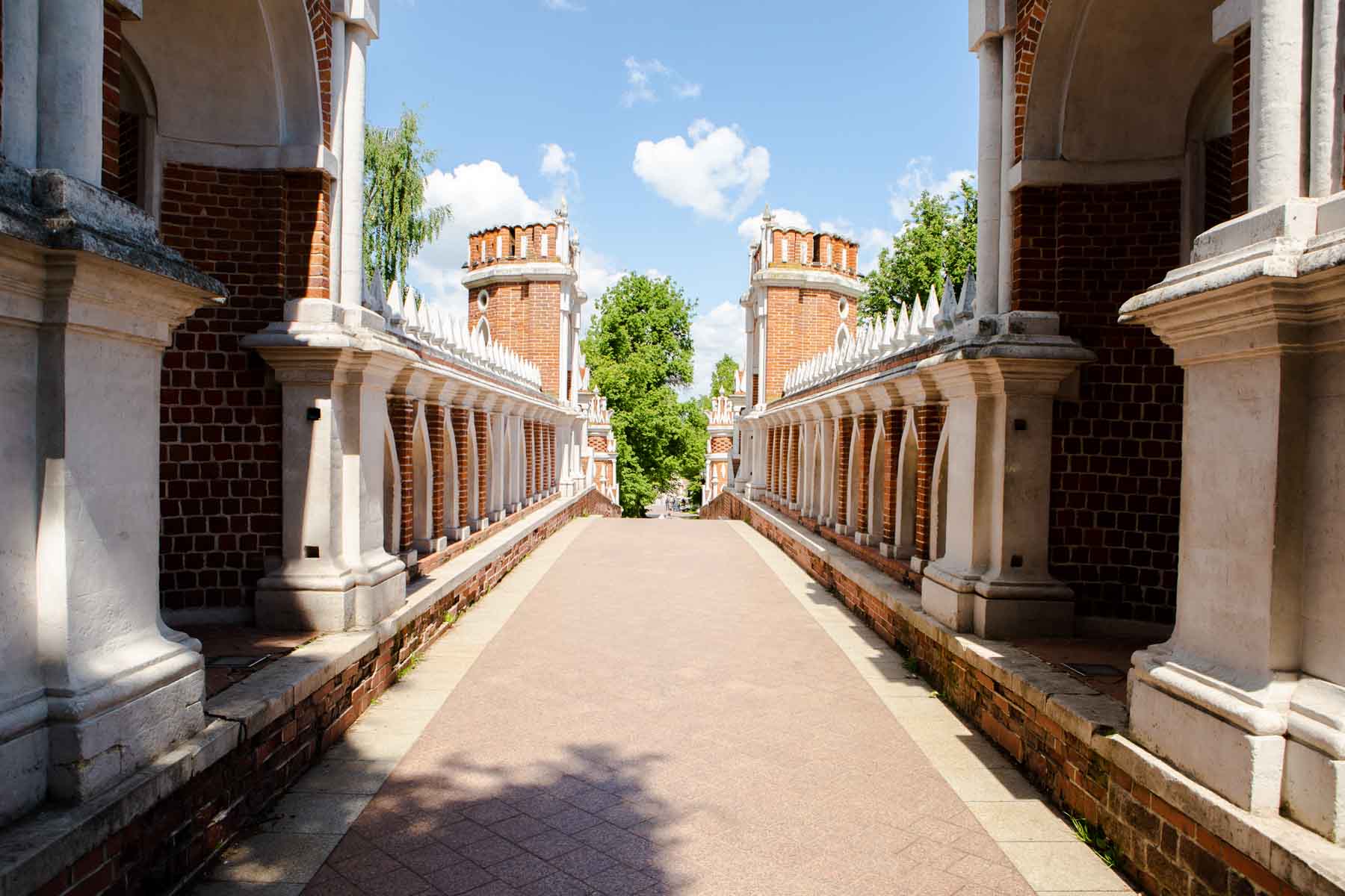 Открывая «Царицыно»: живописная прогулка по музею-заповеднику