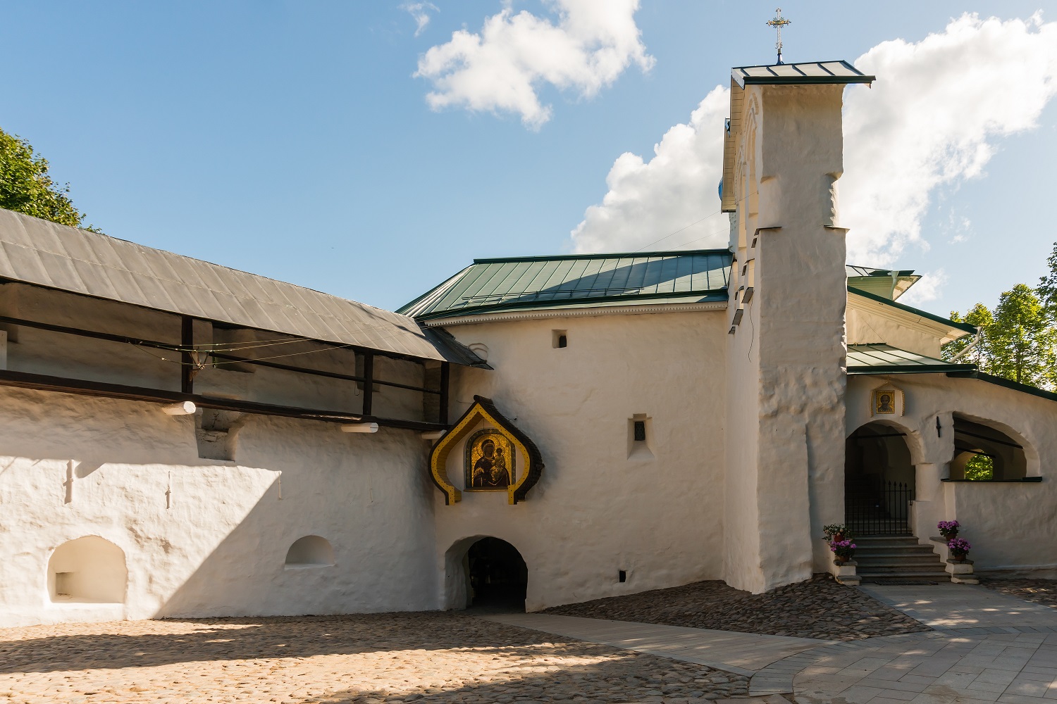 Три дня в Пскове: Кремль, Пушкинский заповедник и африканские страусы