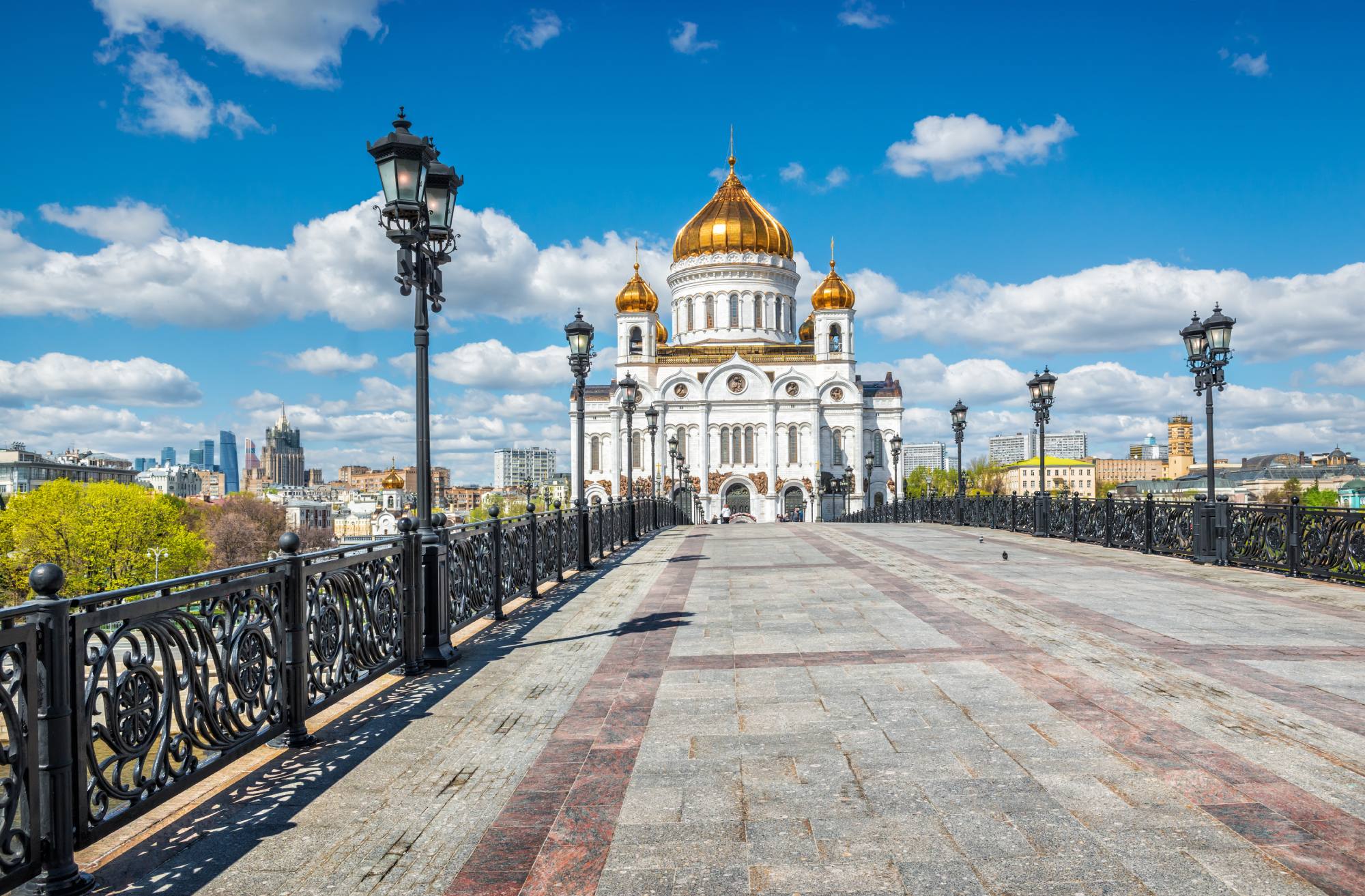 От модных музеев до танцев на террасе: летний день в Москве