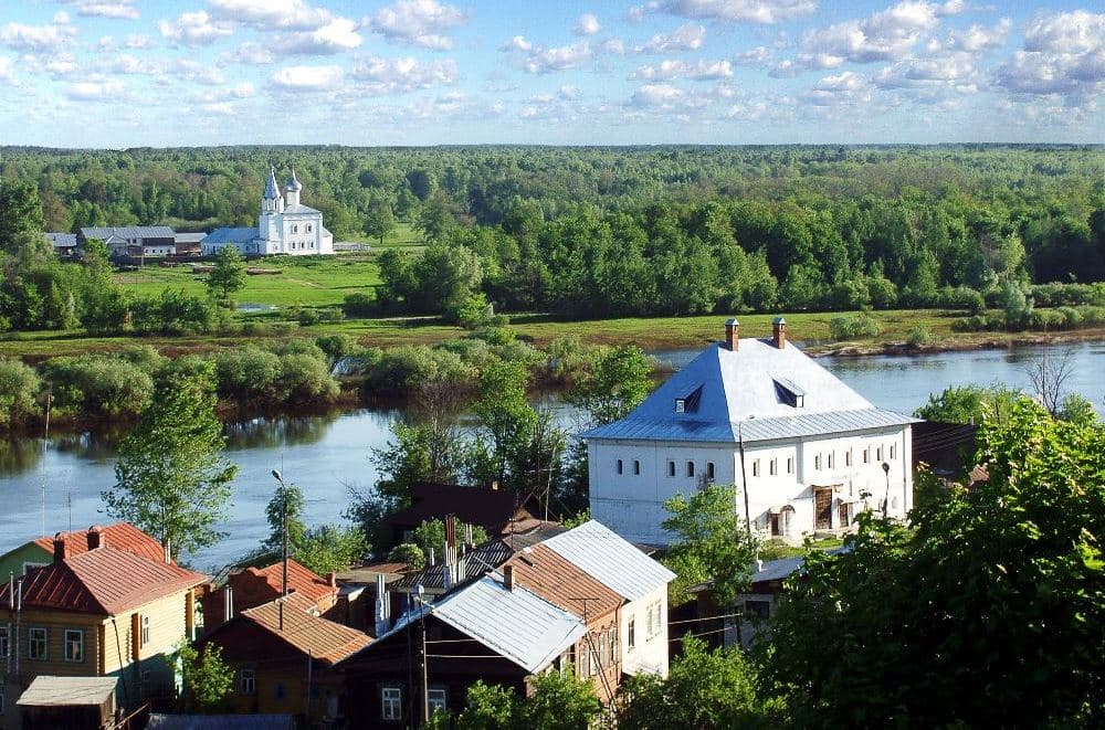 Древняя обитель, роскошные усадьбы и крестьянский сын Чоботок