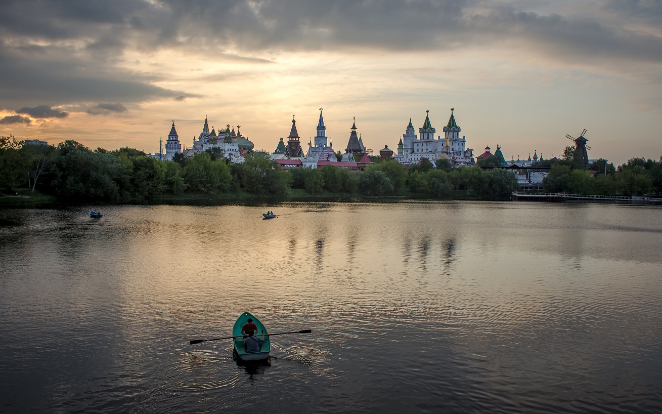 Москва Петра I: где царь пел на клиросе и какой храм построен по его чертежам
